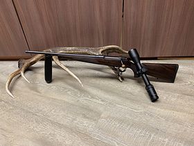 Sauer 101 Artemis, links, mit Zeiss Conquest V6 2-12x50 M, mit Schiene