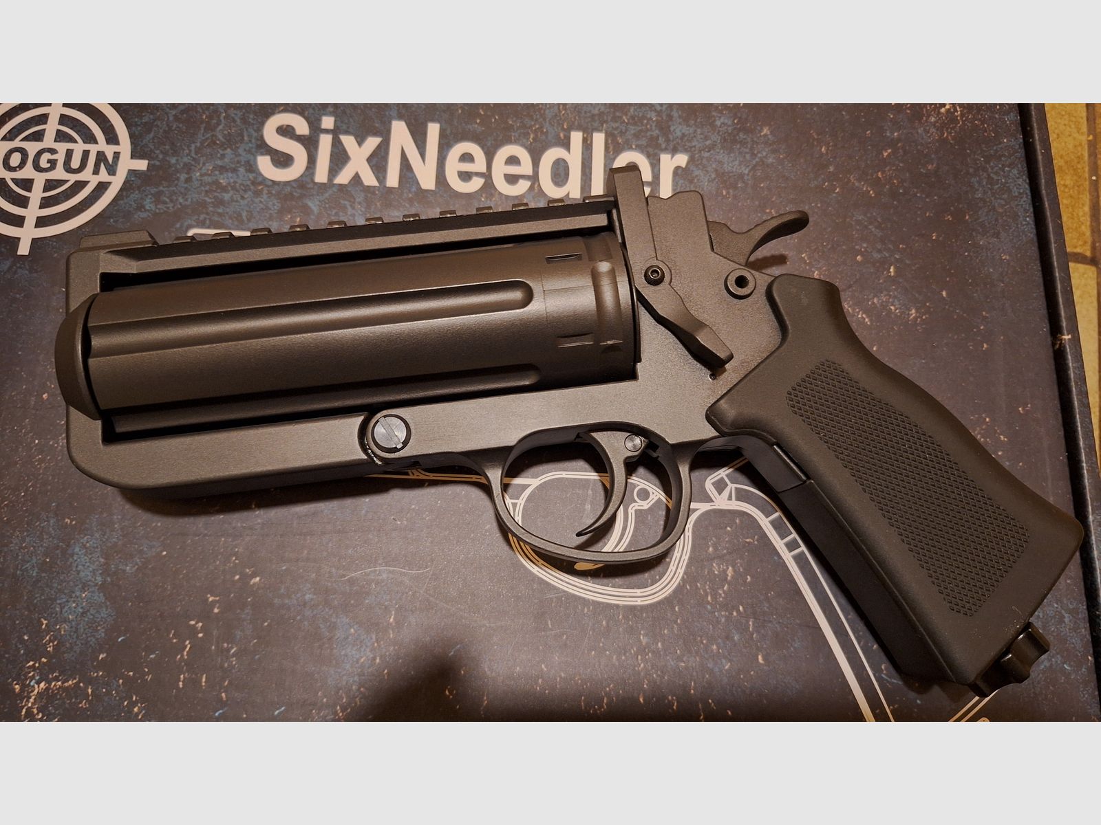 GoGun Revolver Six Needler Deluxe Kit + Red Dot + Diabolos TPU