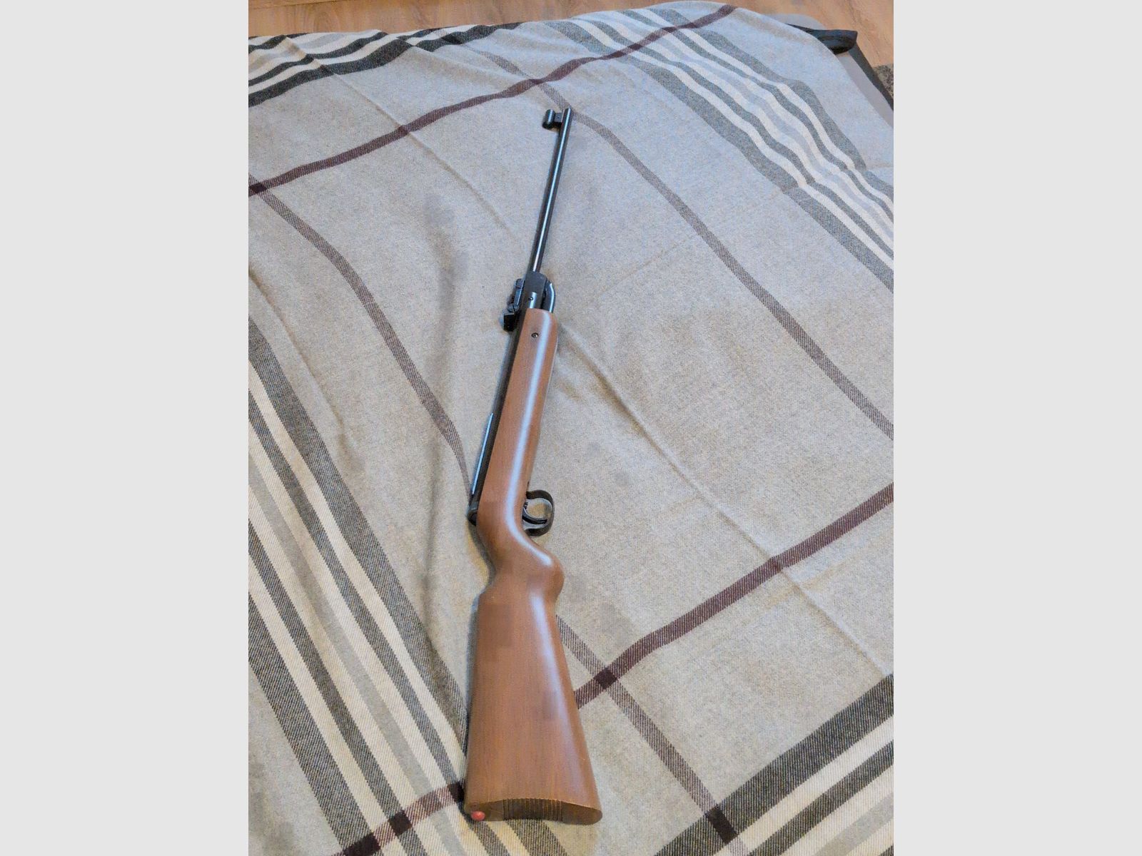 Collector's set: Diana Mod. 27 air rifle (with F mark) + Diana 4x15 scope & Winchester case (rare) like new condition with real leather.