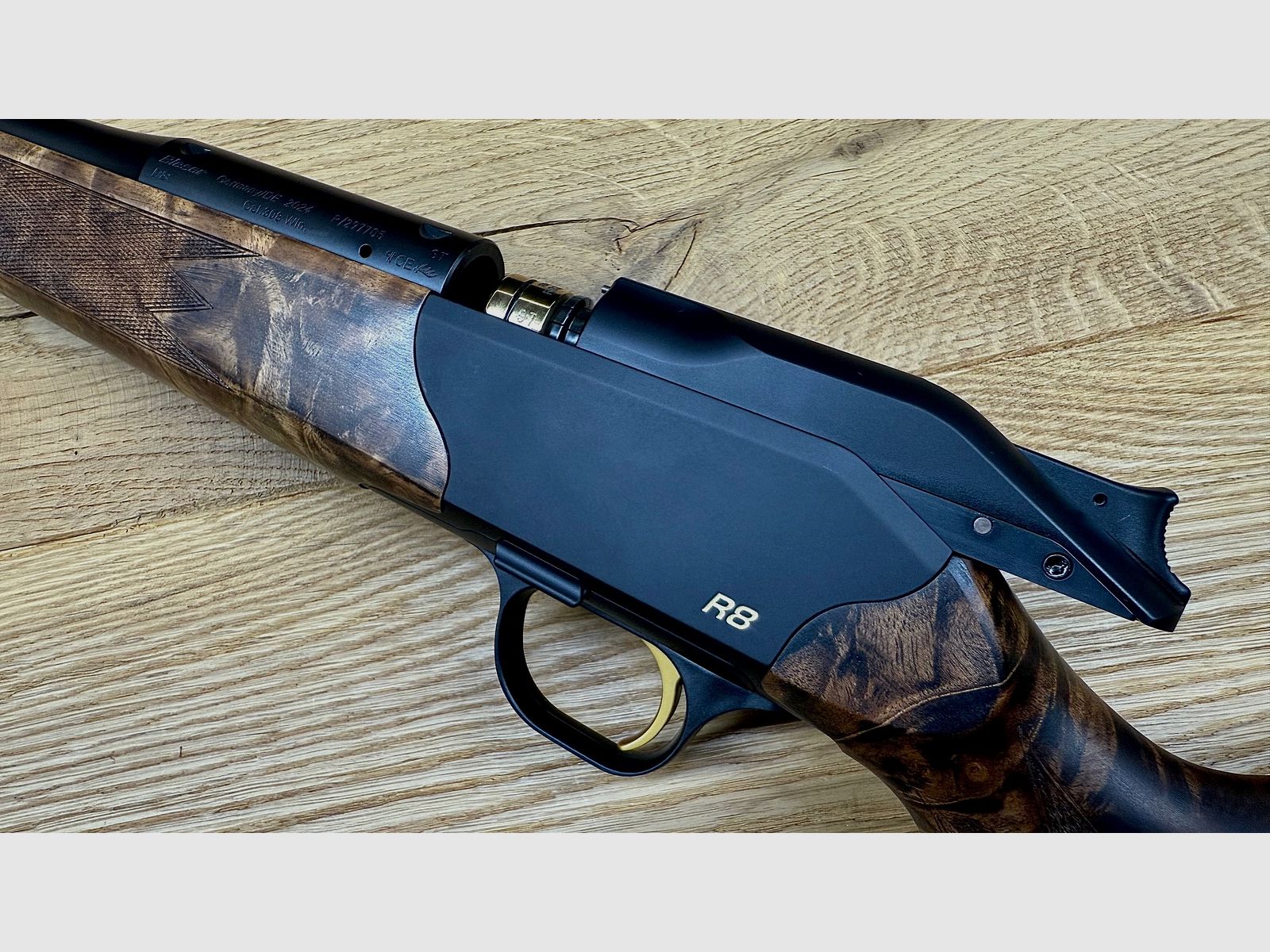 Blaser R8 Custom Schaftholz HK 9-10 / mit vielen Goldelementen / Standardkaliber nach Wahl / TRAUMWAFFE