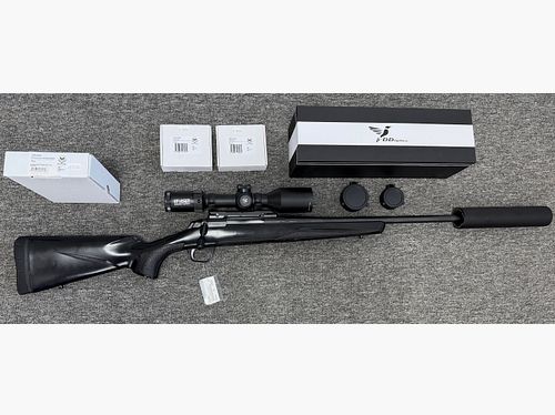 Browning X-Bolt .30-06 z gwintem wylotowym, lunetą i tłumikiem dźwięku