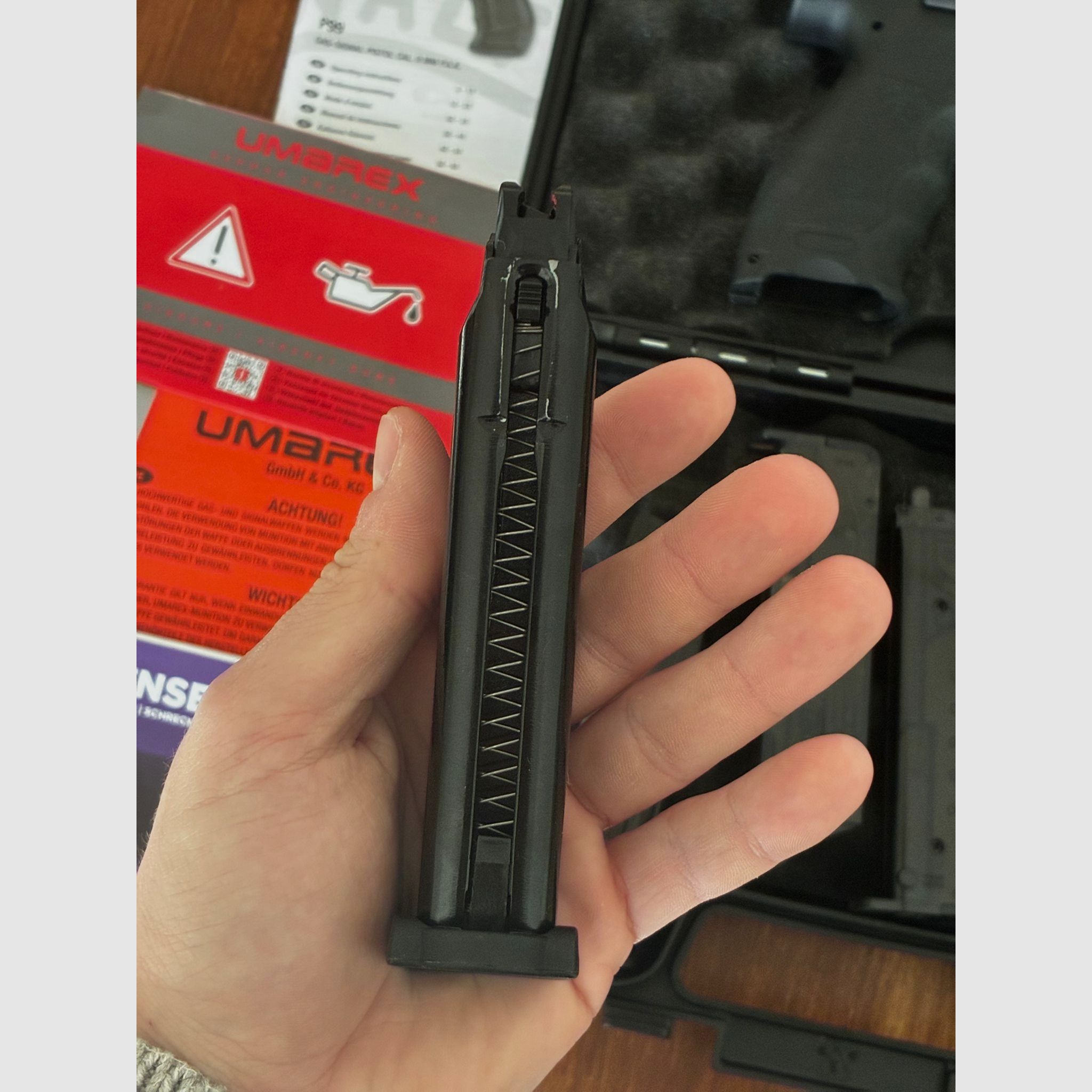 Pacchetto Airsoft completo — Ares Amoeba M4 (S-AEG) + H&K VP9 (GBB, scivolo in metallo) + Caricatore, gas,