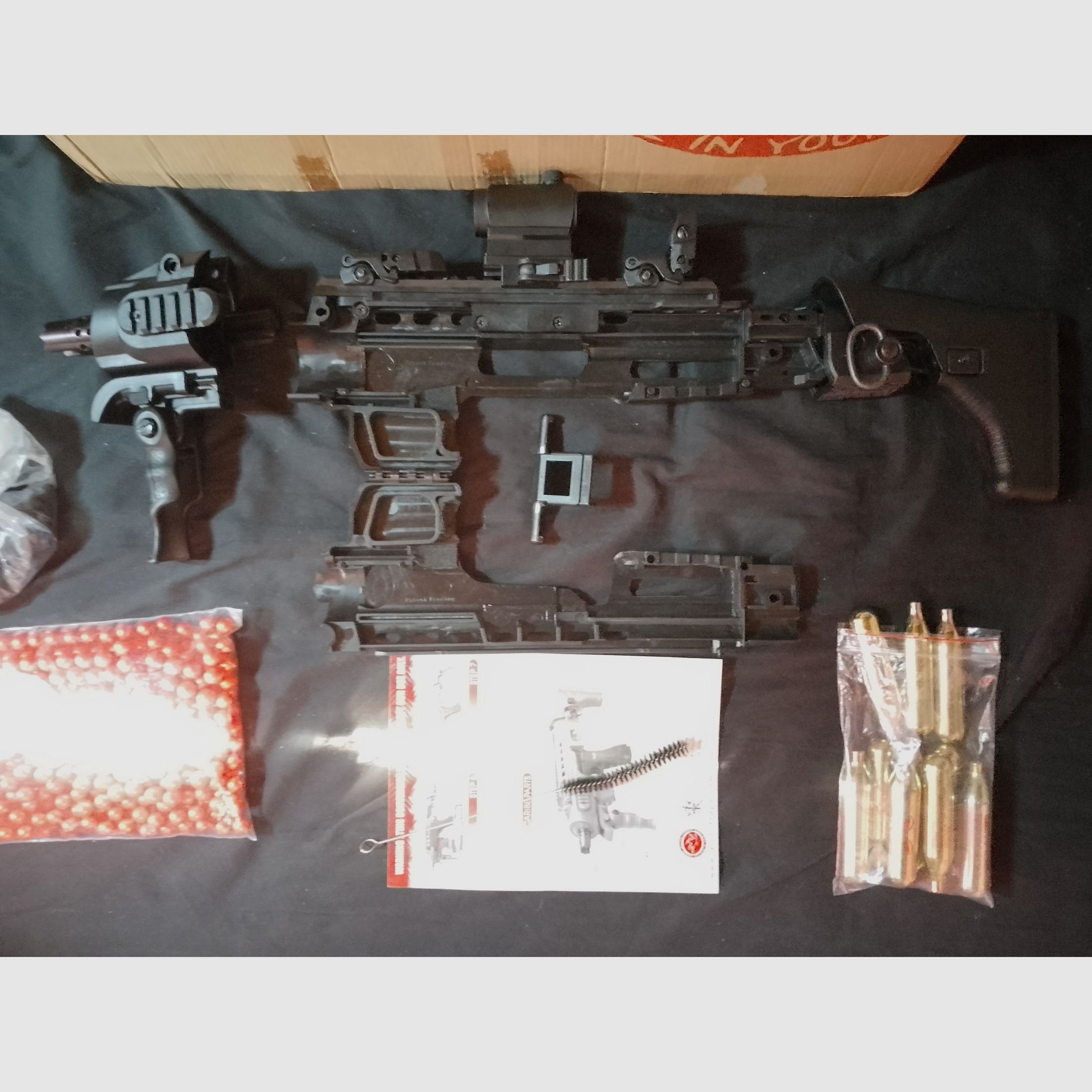 RAM Cal .43 Combat (Glock) + 4 Magazine + Aps Caribe Action Conversion Kit T1-Socom Visier und Zubehör Co2 Rubberballs Paintballs