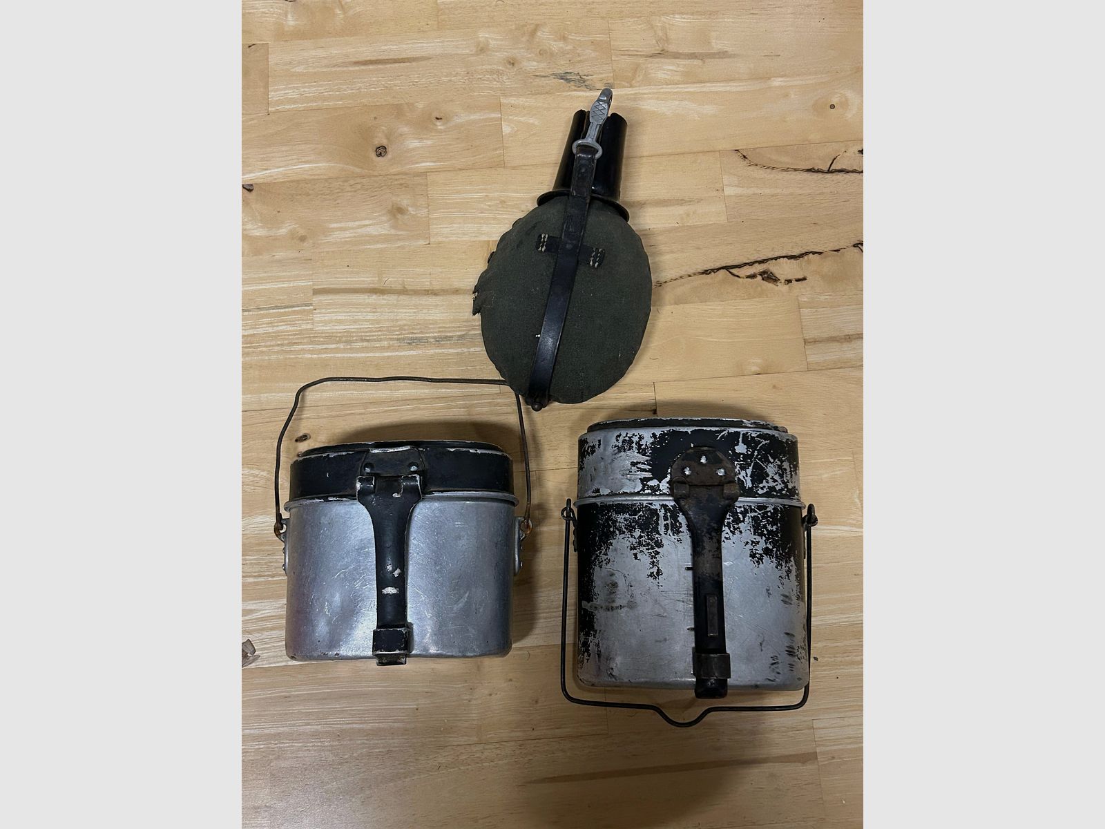 Ensemble de vaisselle de cuisine et bouteille de champ | Wehrmacht | Seconde Guerre mondiale | 2ème Guerre mondiale