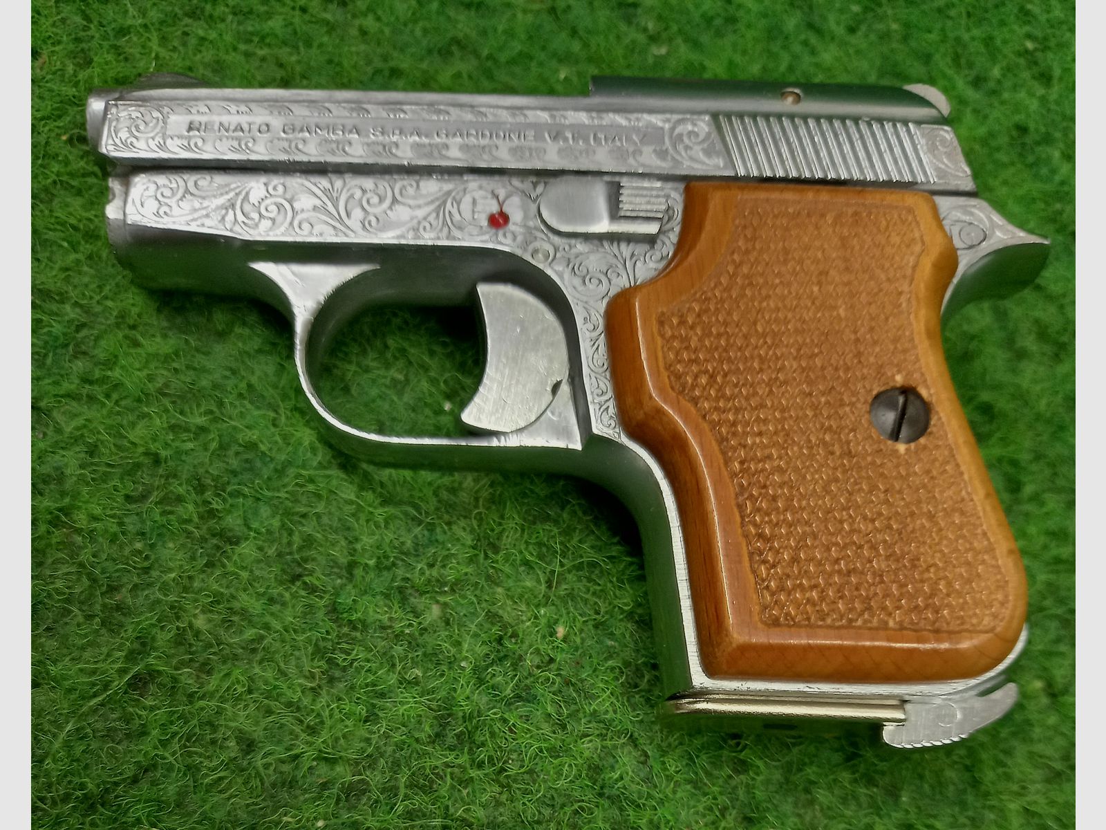 Grawerowany pistolet 6,35mmBrowning Renato Gamba