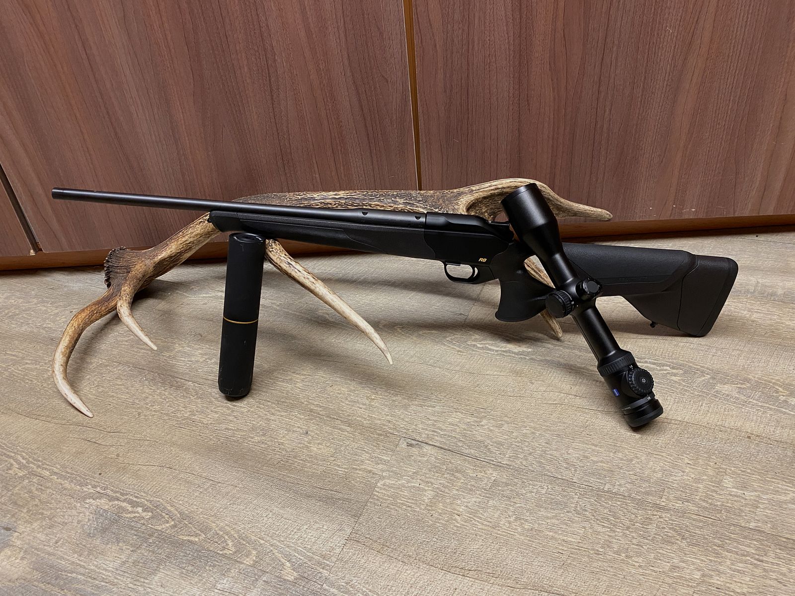 Blaser R8 Ultimate, z Zeiss Victory V8 1,8-14x50 M, z szyną