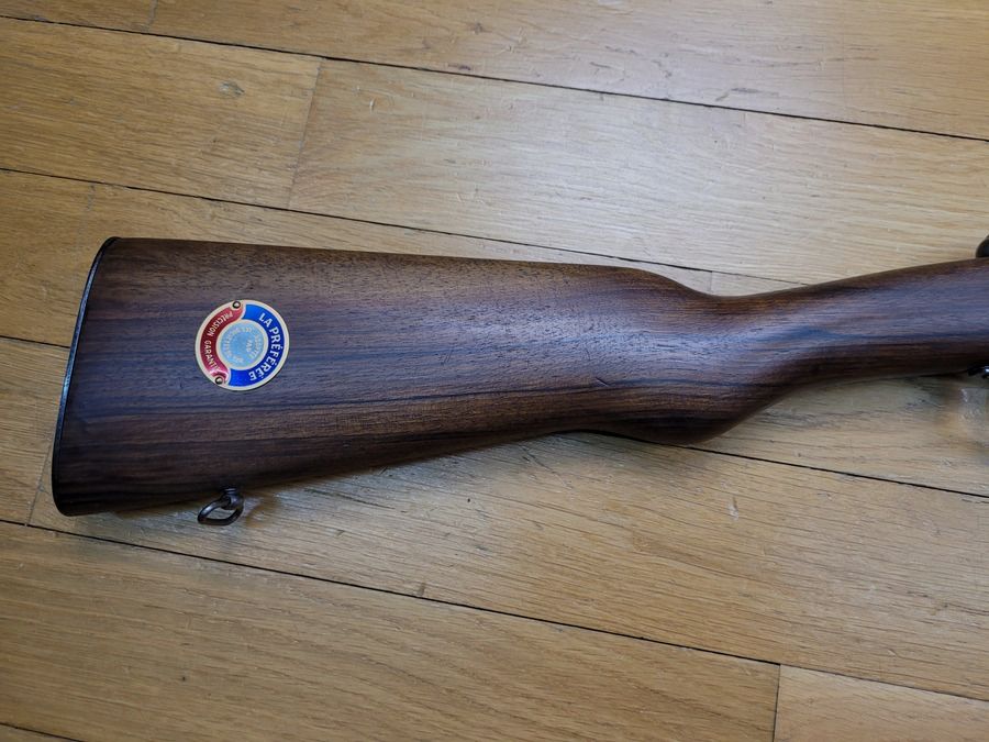 Très jolie carabine Lebel scolaire ou d&rsquo;enfant – modèle « La Préférée » – Rare en calibre 22LR ! (et pas bosquette !) – Très bonne mécanique – Beaux bois et Bronzage d&rsquo;origine – Hausse de 30 à 150m – Le charme des préaux de la III° dans un calibre rare pour ce modèle – TBE +, image 2 sur 27
