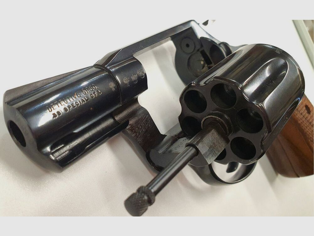 Colt Detective 2" Geblauwde