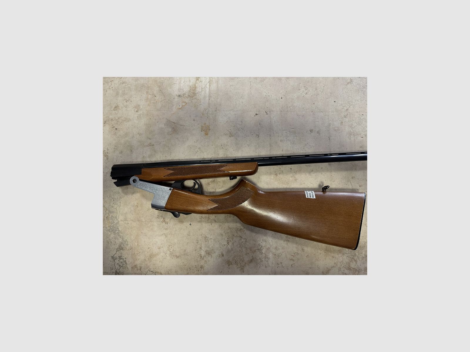 Investarm kal.410 model 70, afbeelding 1 van 4
