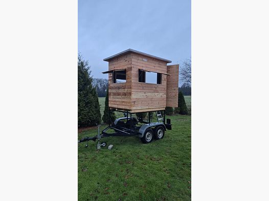 Mobile, fahrbare Jagdkanzel aus Lärchendielen