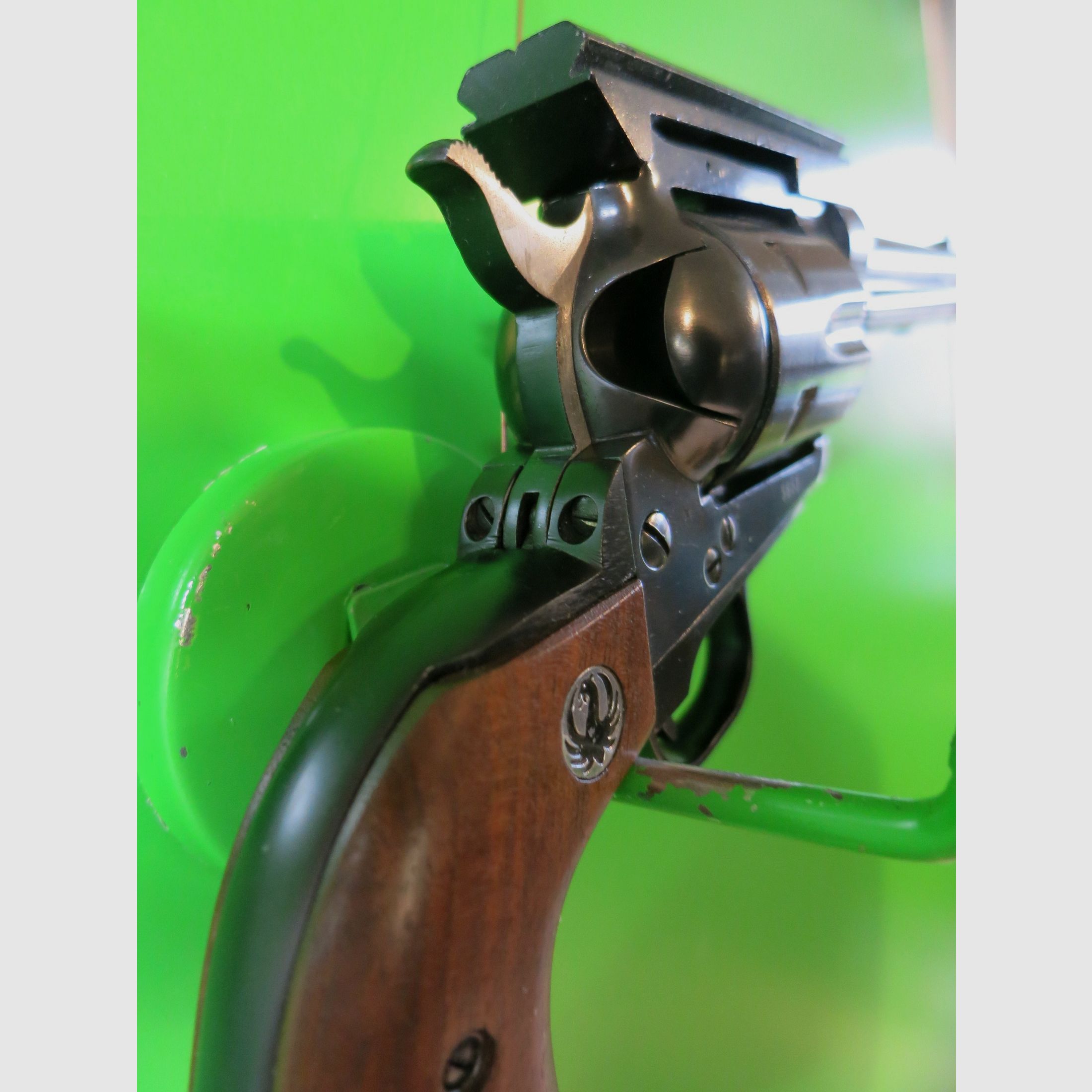 Revólver occidental, Sturm Ruger & Co., modelo Blackhawk, cañón de 7,5", .30 Carbine, riel Weaver #52-
