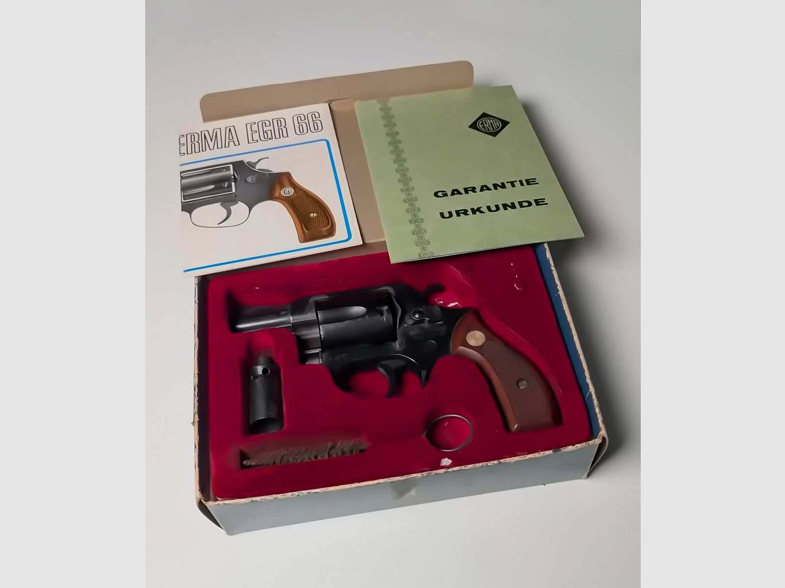 Pistola de fogueo ERMA EGR66