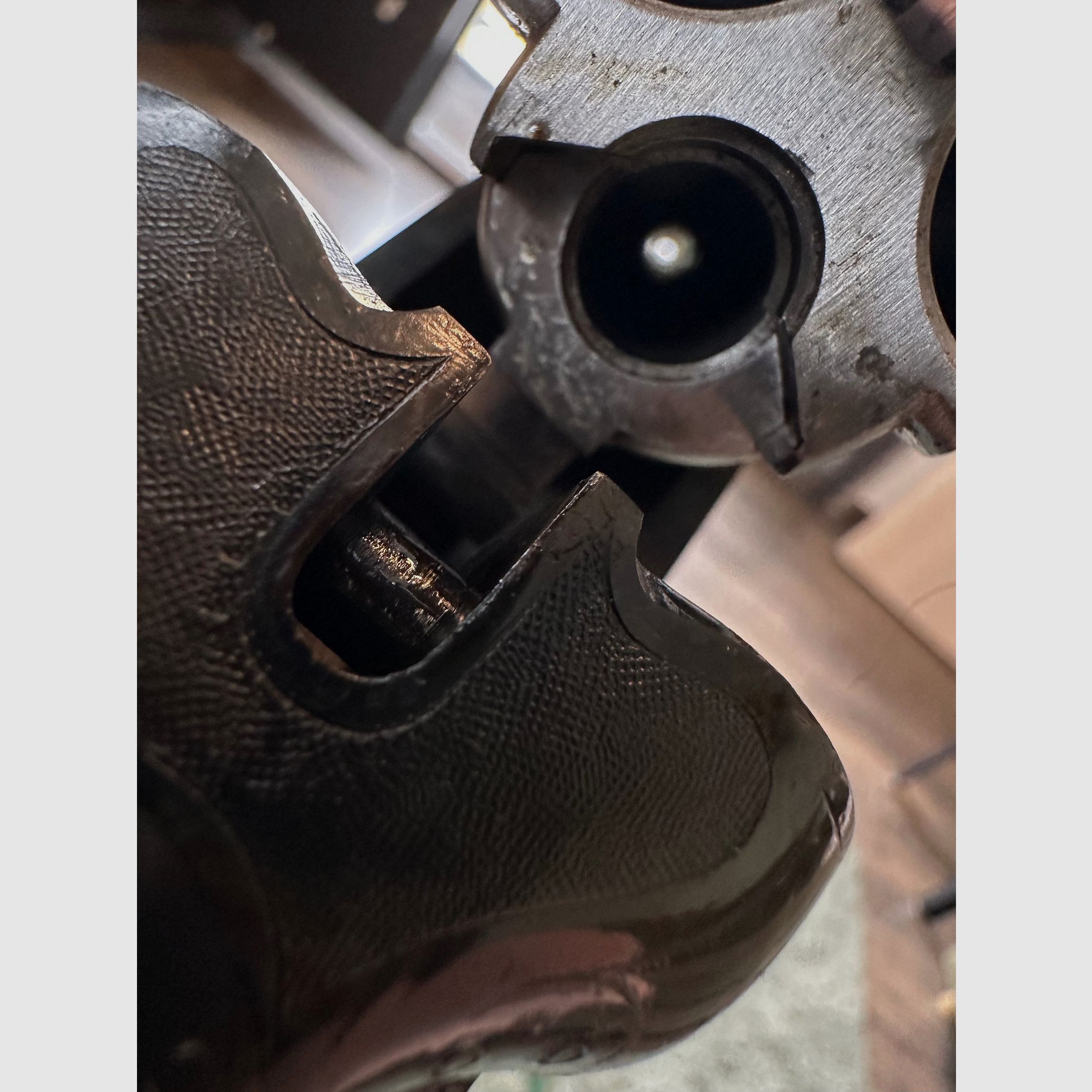 Suhler Jagdhütte Drilling – Kaliber 12/70 & 7x65R – neuwertig – mit Zeiss Diatal-Z 8x56  und dunkler Basküle