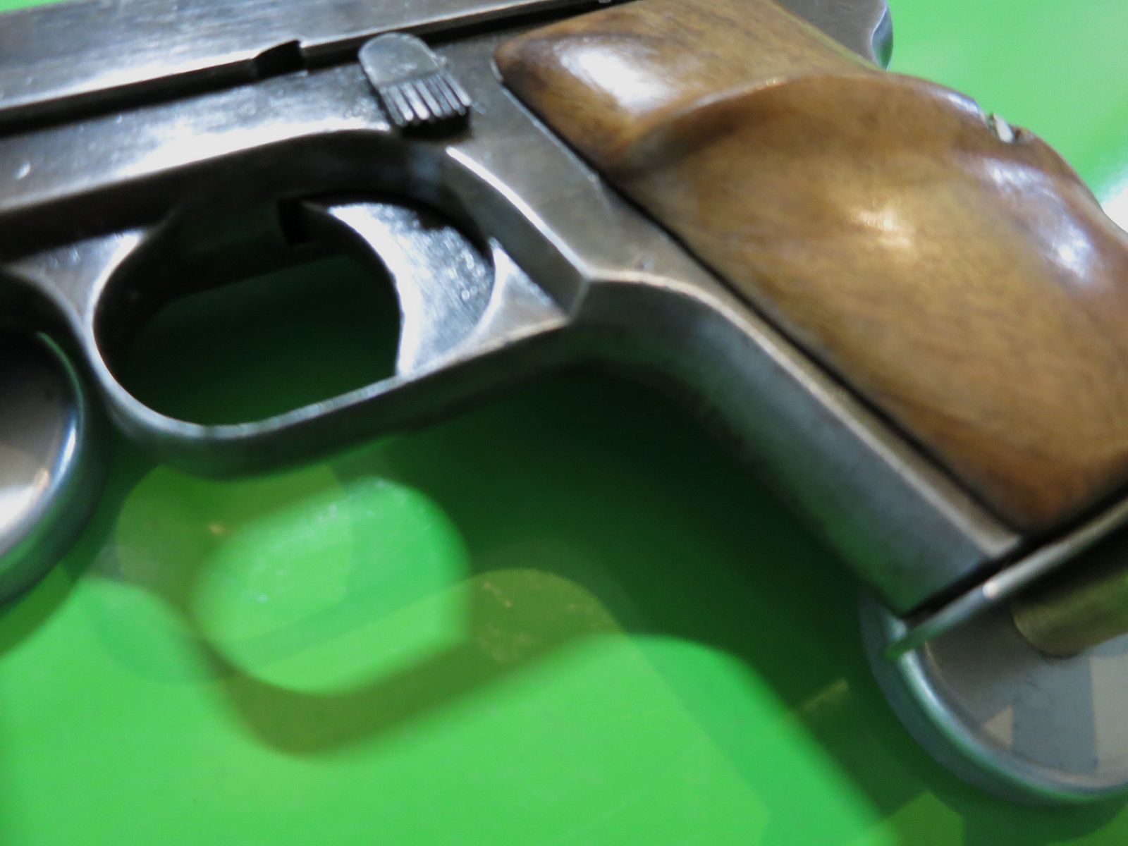 Halbautomatische  Astra Modell 200 (?), Lady-Gun im Westentaschenformat,  7,65mm Browning       #71-