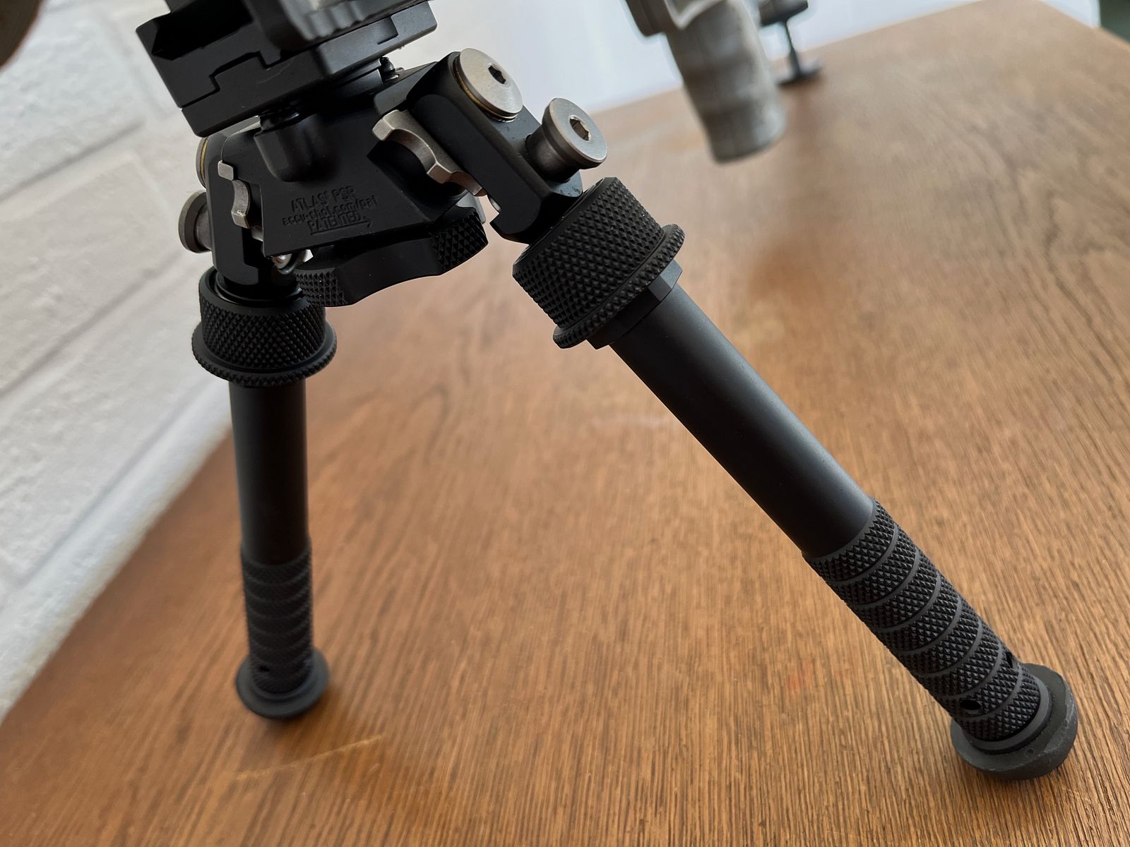 DESERT TECH SRS A2 (Covert) .308 Win + Wechselsystem 6,5 mm Creedmoor + EoTech Vudu + ASE UTRA SL5i-BL