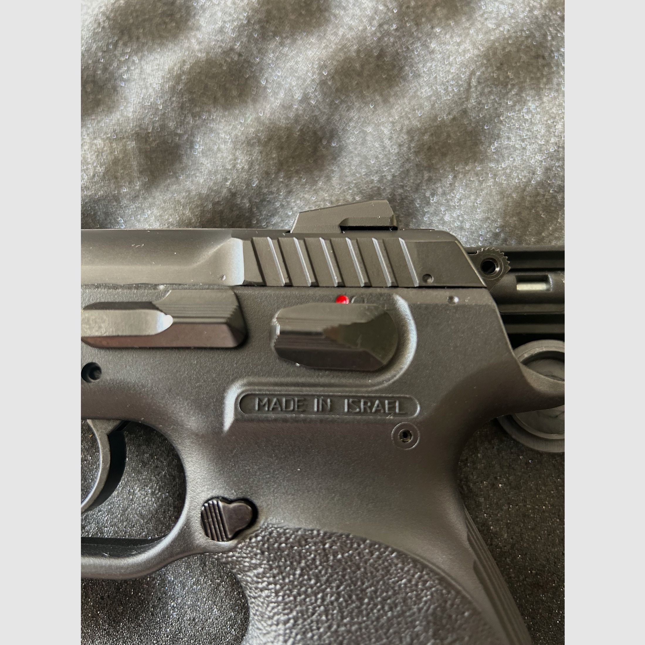 Verkaufe halbautomatische Pistole 9mm Luger