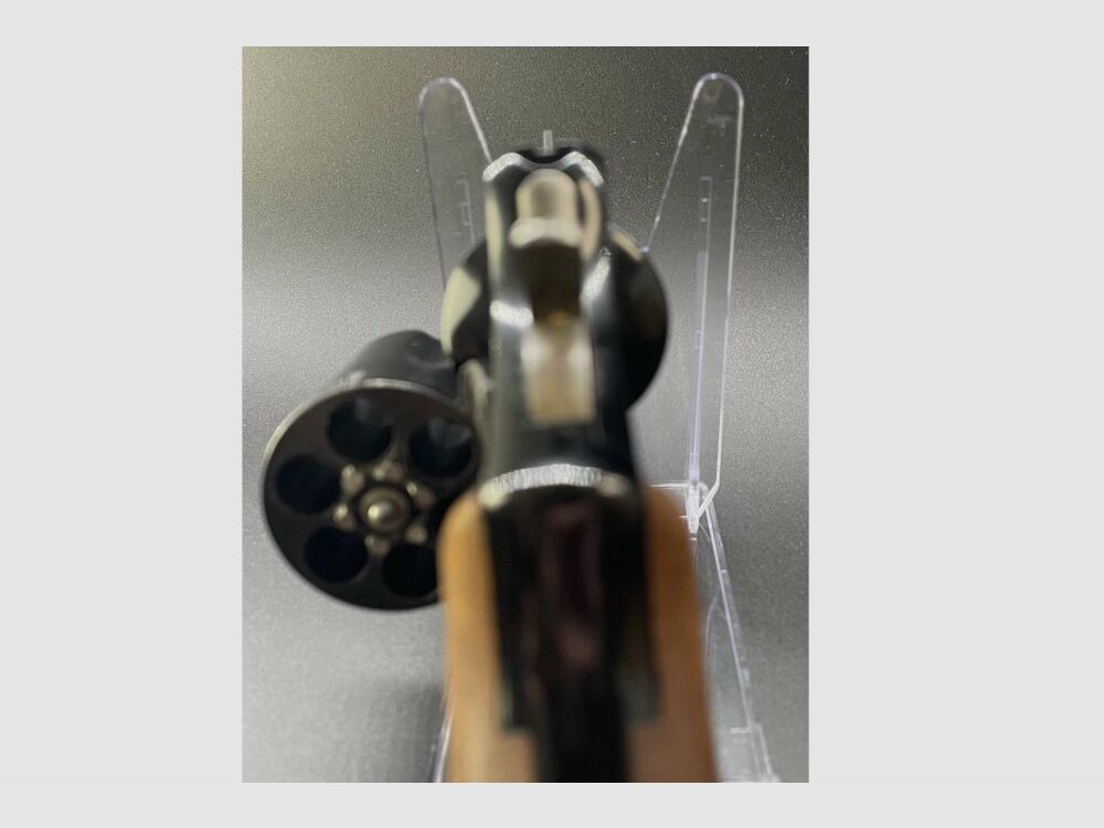 Smith & Wesson Model: 12 .38Special 2" barrel wooden grips 6-shot revolver .38Special