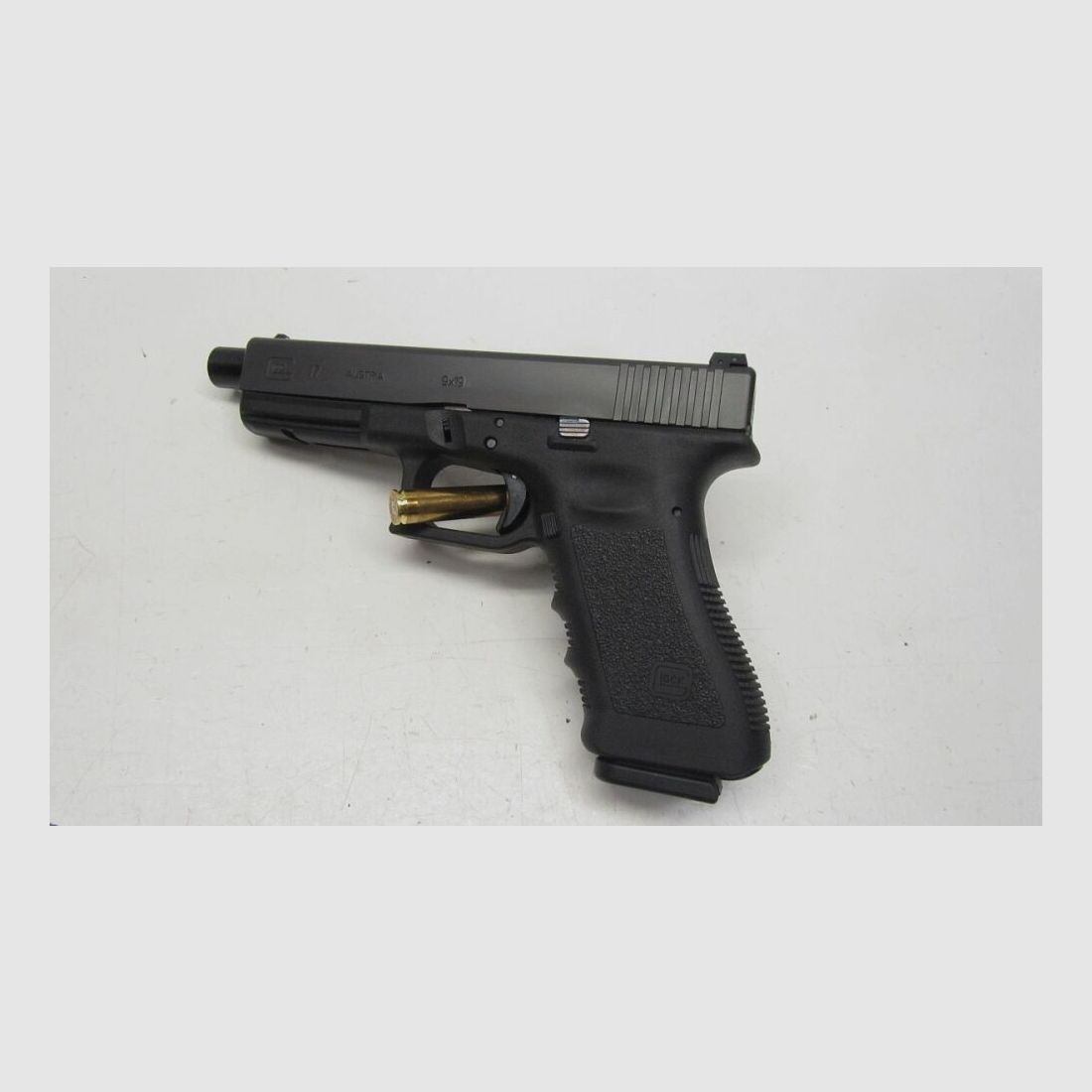 Pistola Glock 17 Gen3, 9mmLuger con canna filettata 5", come nuova 9mmLuger, immagine 1 di 5
