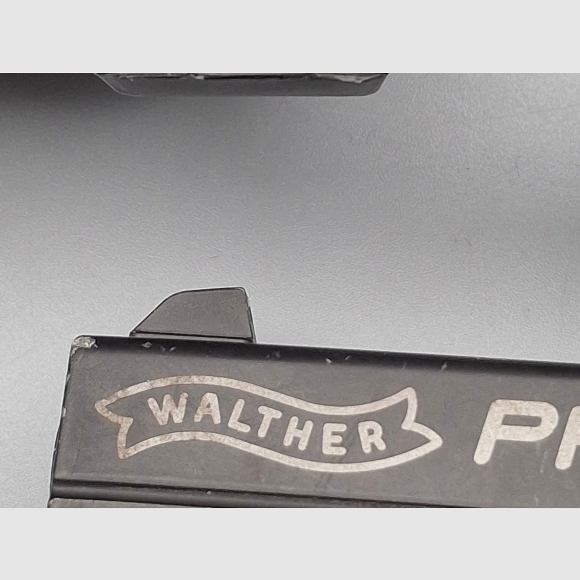 Biete eine Walther PK 380 PAK