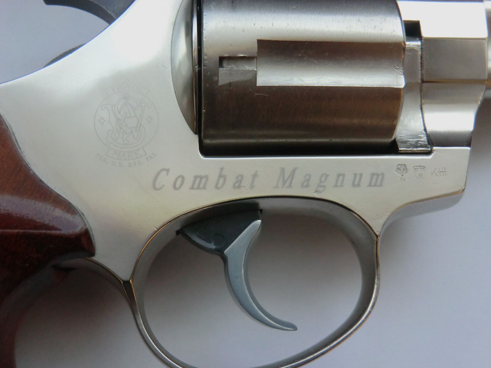 Smith and Wesson Combat Magnum Revolver Cal.45 vernickelt inkl. Schalldämpfer und Munition PTB 617