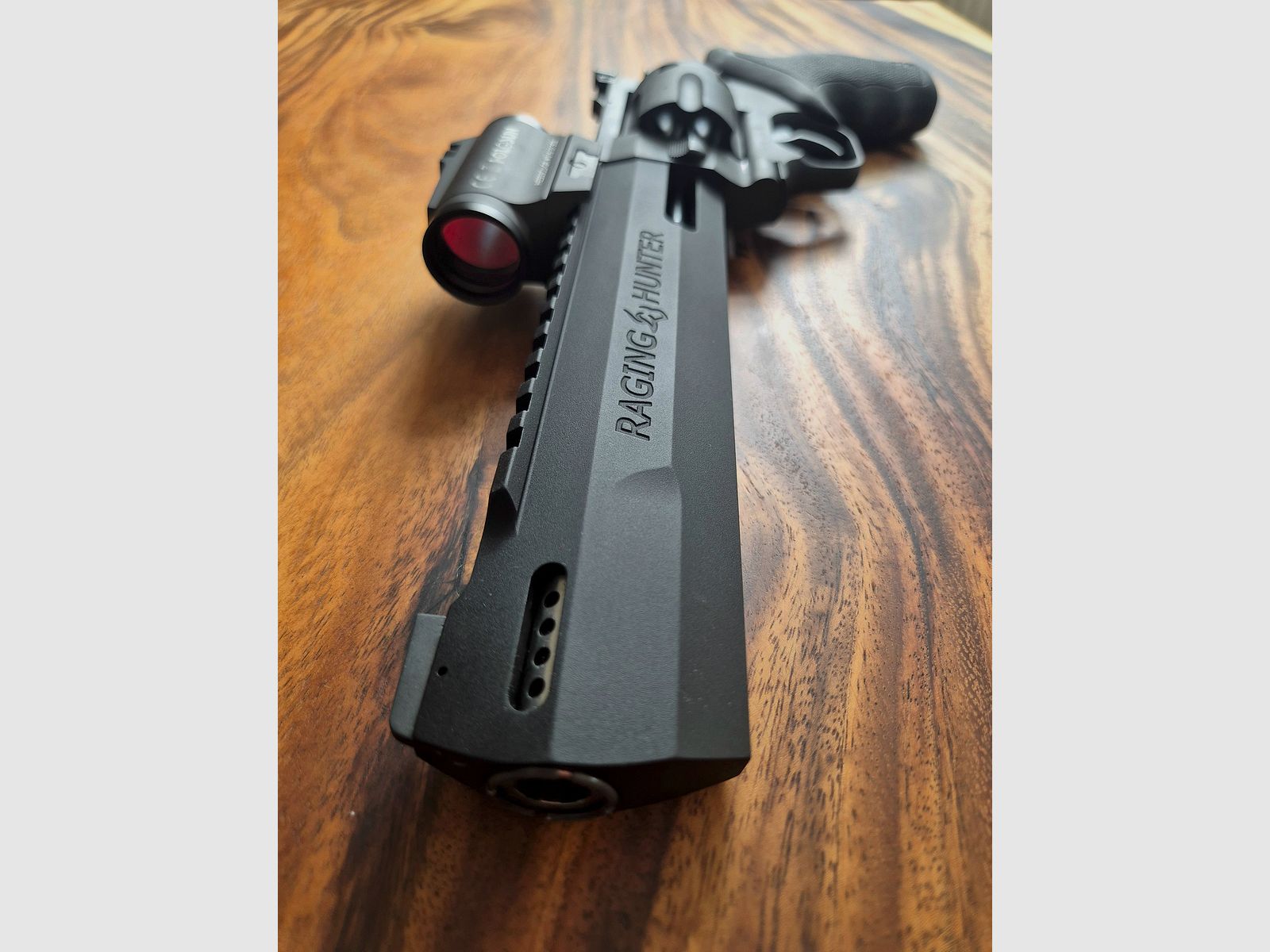 Taurus Raging Hunter 8 3/8" Lauf .44 Mag. inkl. Holosun Elite HE503C-U-GR – Neuwertiger Zustand