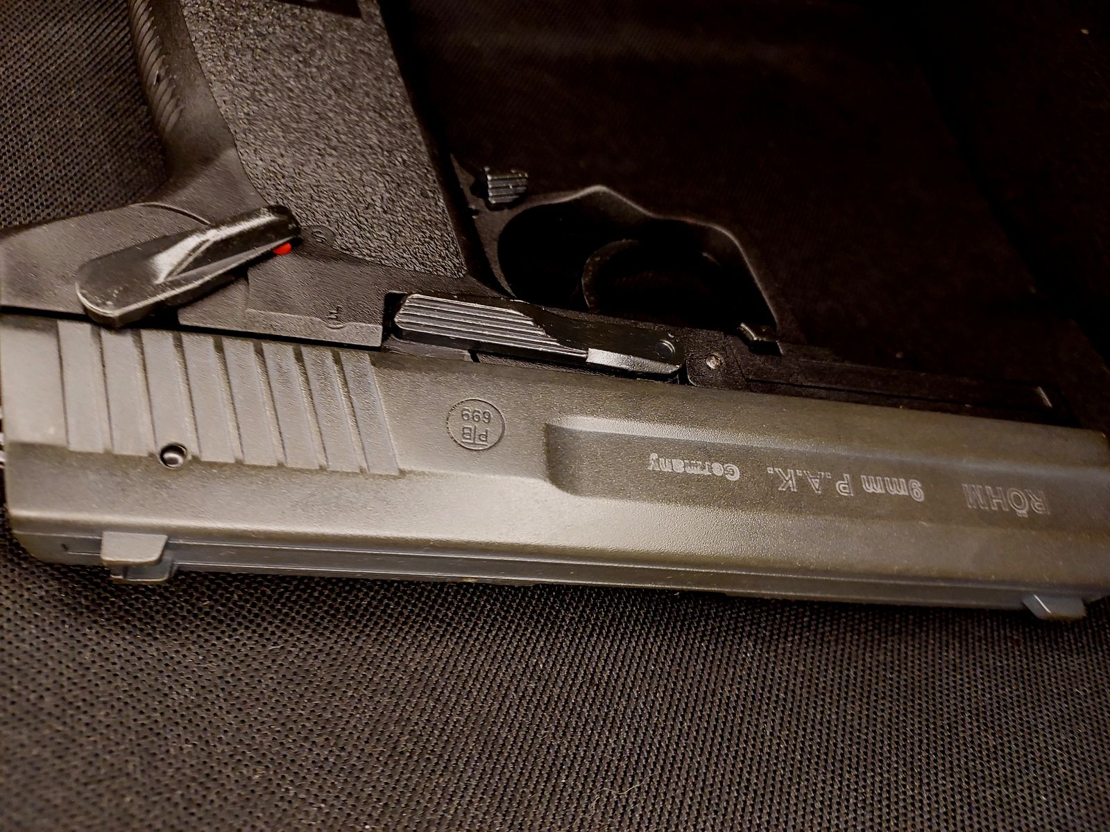 Röhm RG96 Schreckschuss Pistole brüniert (PTB 699) RG 96 mit 3 Magazinen