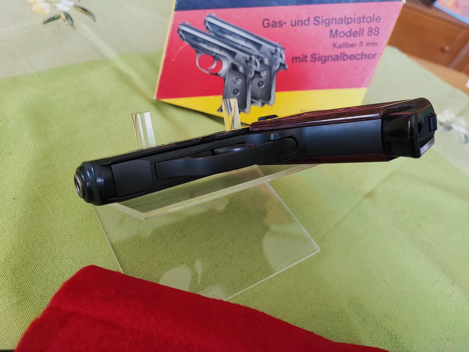Luger 88 - 8 mmK PTB 414 aus der Röhm-Fertigung mit Holzgriffschalen, Lederholster, Munition
