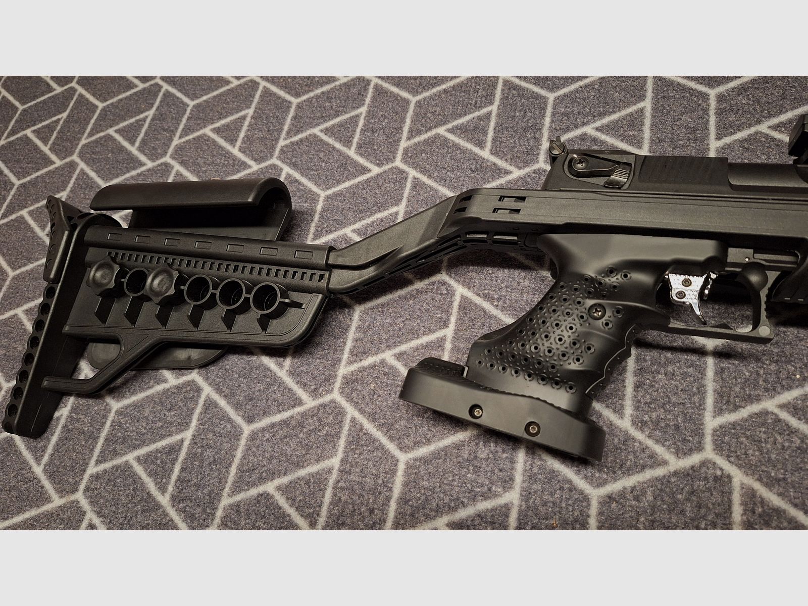 Zoraki HP01 Rechtshänder mit Reddot, Schalldämpfer und Anschlagschaft