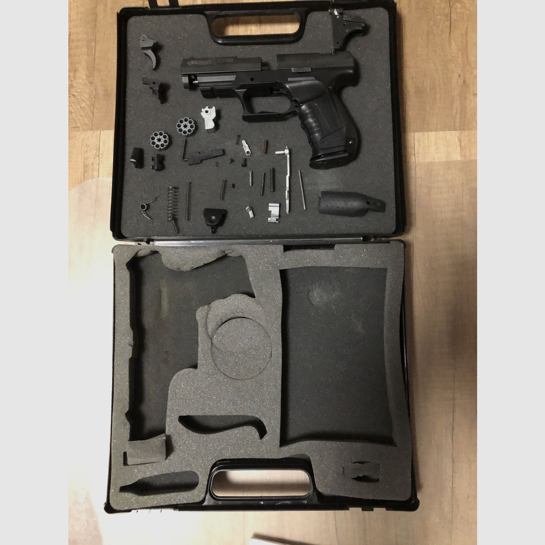 Walther CO2 CP99 pistool als onderdelenhouder