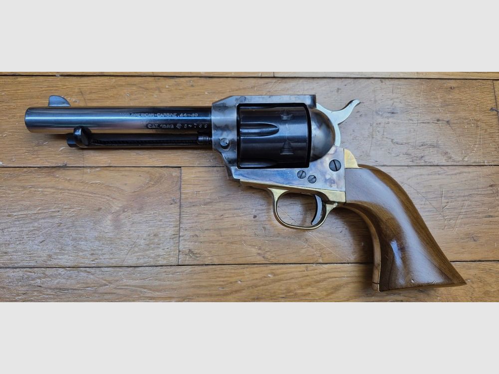 SAA 1873 von Ubert in 44-40 / 44 WCF – „Mod American Carbine“ – Ästhetischer Zustand gut (ohne Oxidation) Mechanischer Zustand einwandfrei – Aber Korn „bearbeitet“ – Wird für Teile verkauft, obwohl im aktuellen Zustand verwendbar!, Bild 2 von 19