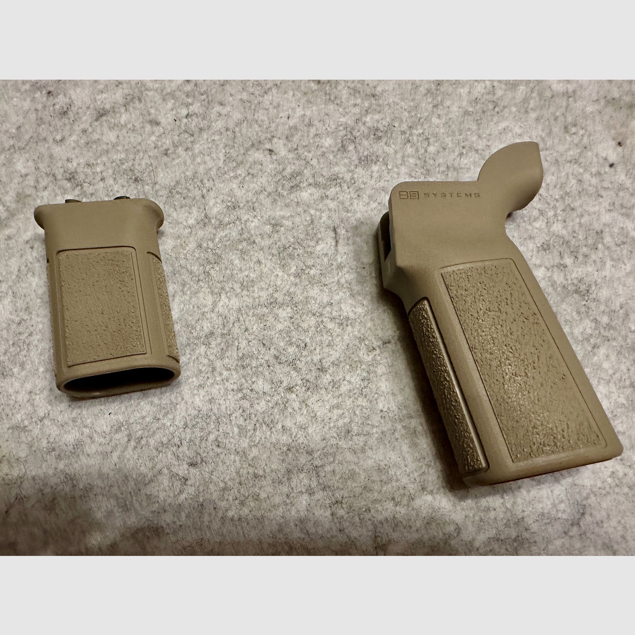B5 Systems Type 23 P Griff in FDE + verticale MLOK voorgriff