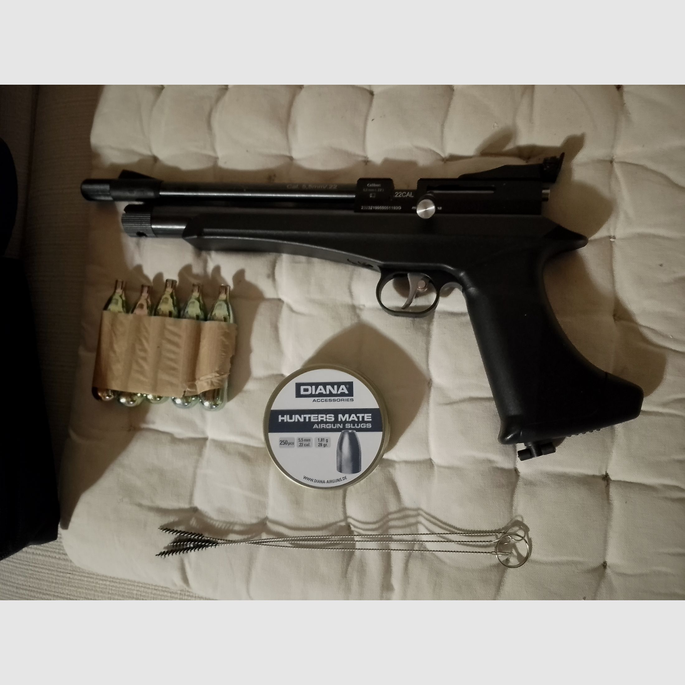 Diana Chaser 5.5mm with accessories bag pellets Hunter Mate Diablos CO2 like new