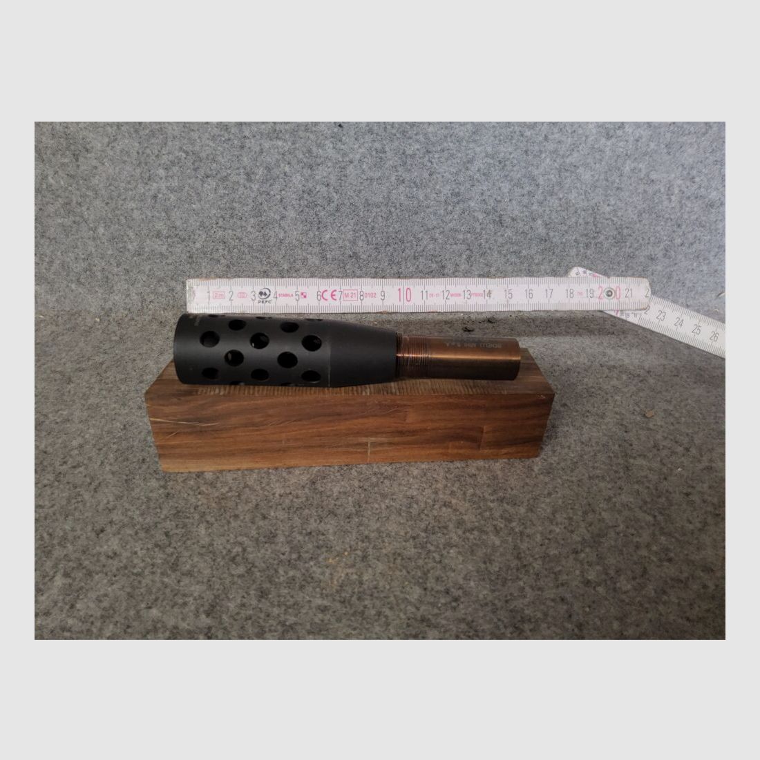 nieznany tłumik wylotowy do strzelb Benelli