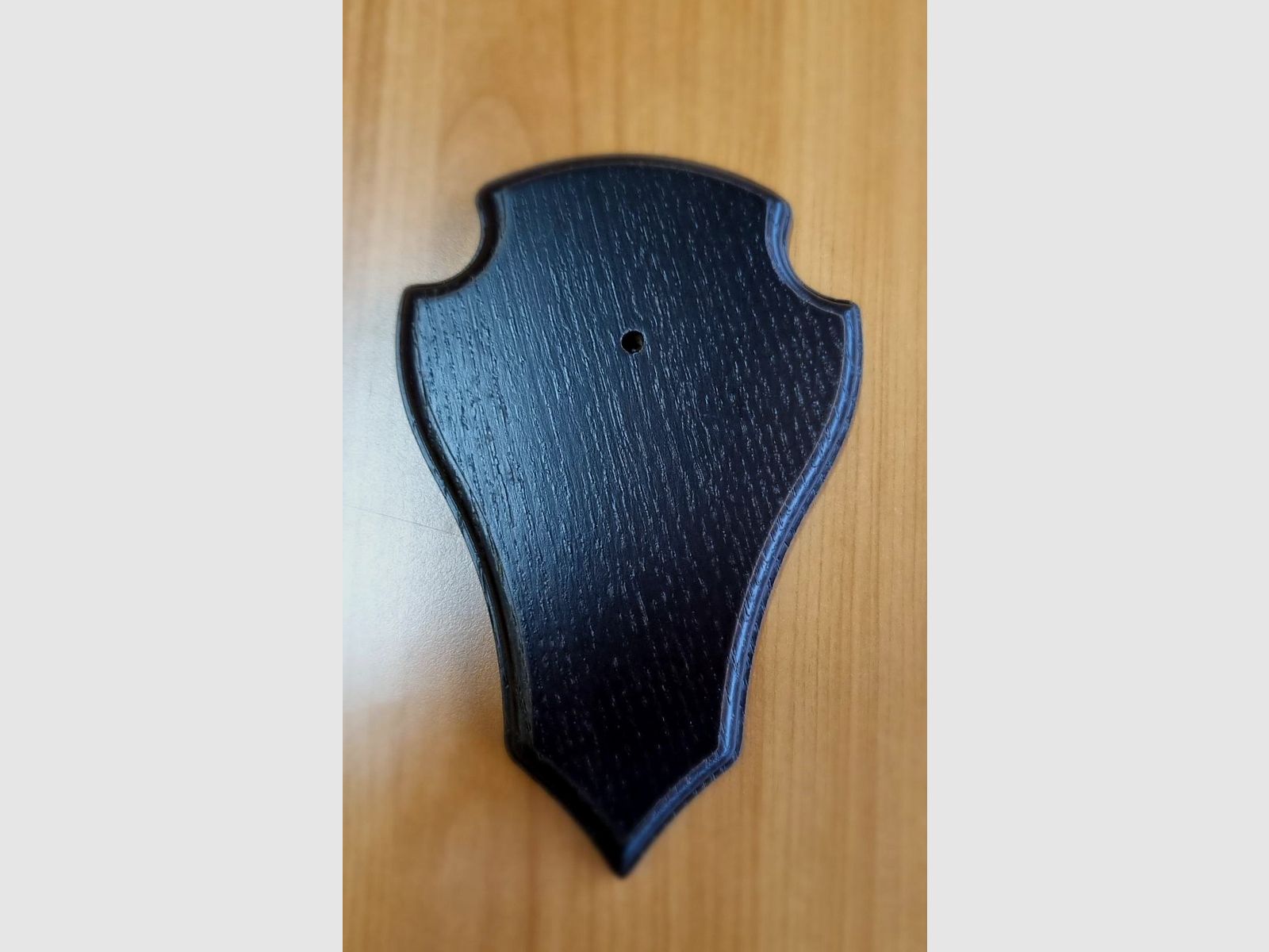 Massives Eichenschild für Rehbock – Spitz – 19 x 12 cm