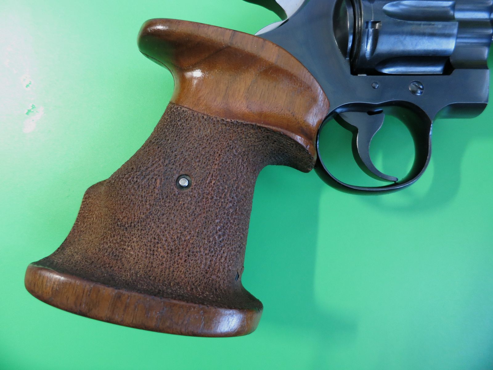 Revolver COLT Officer's Model Match, Vijfde uitgave van de serie in .22lr, Sportgreep #2