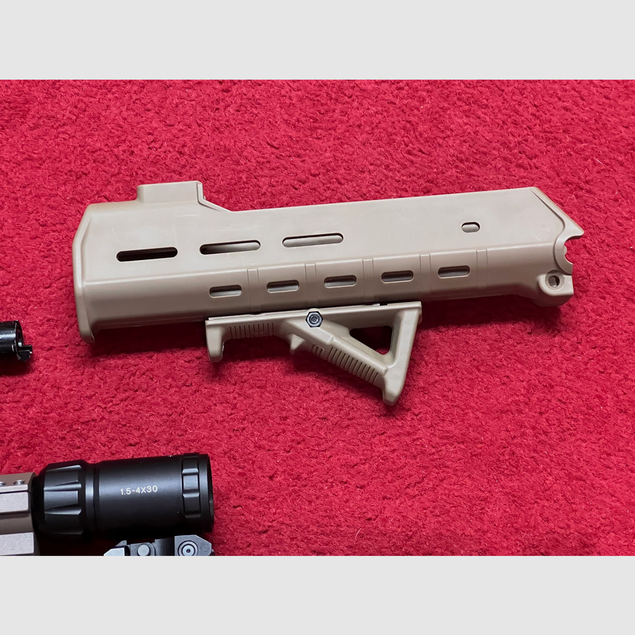 Wei-ETech MSK Masada Open Bolt GBB 6mm BB w kolorze Tan z akcesoriami i systemem wymiany