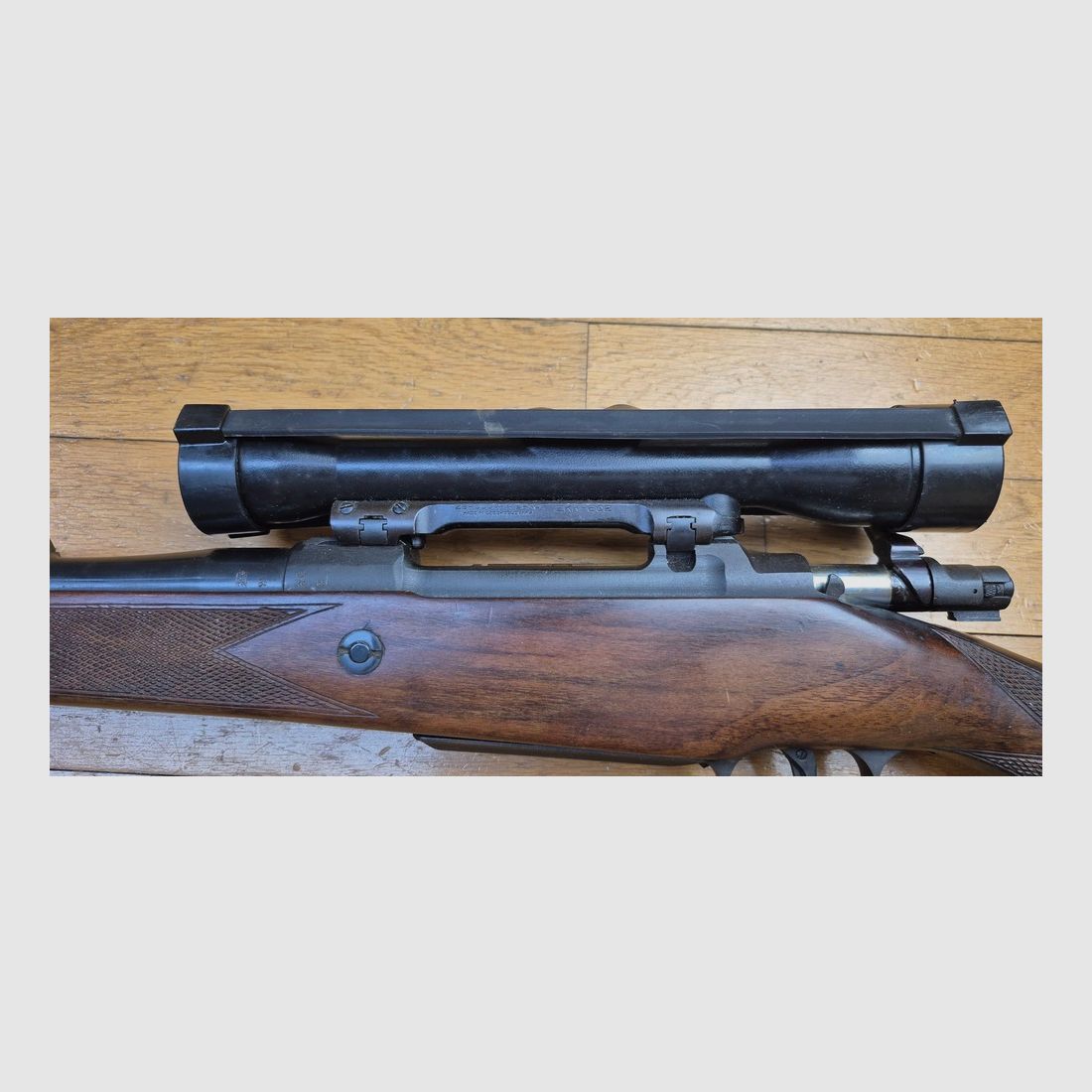 Bellissima carabina da grande caccia BRNO ZKK 602 — Cal. .375 H&H magnum — Caricatore 5 colpi (!) — Arma del 1985 — Cannocchiale Zeiss Jena ZF4 DDR 100% acciaio — Grande selvaggina e caccia africana Big Five — Legno molto bello — Eccellente meccanica — Fabbricazione di alta qualità — Condizioni quasi Premium — TBE+/TBE++, immagine 34 di 40