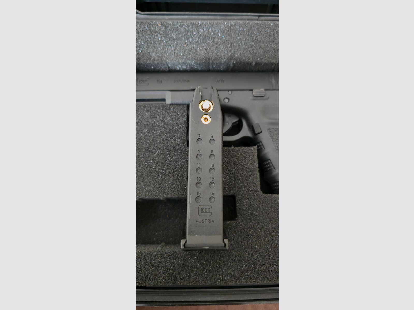Glock 19 Gen 4 GBB + case