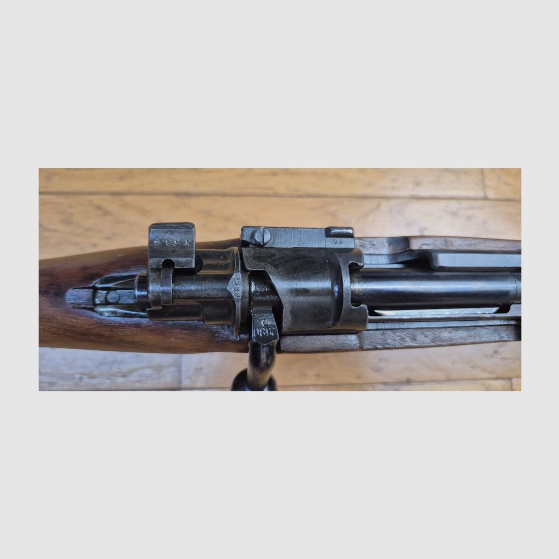 Schöne K98 Büchse – Dritte Reich – Code BYF 43 – Herstellung Mauser Oberndorf von 1943 – Monomatrikulation – Hervorragender mechanischer Zustand – Reparierter Schaft – Schöner Lauf – Sehr schöne Züge – Schöne Waffe 100% Periode – TBE, Bild 19 von 34