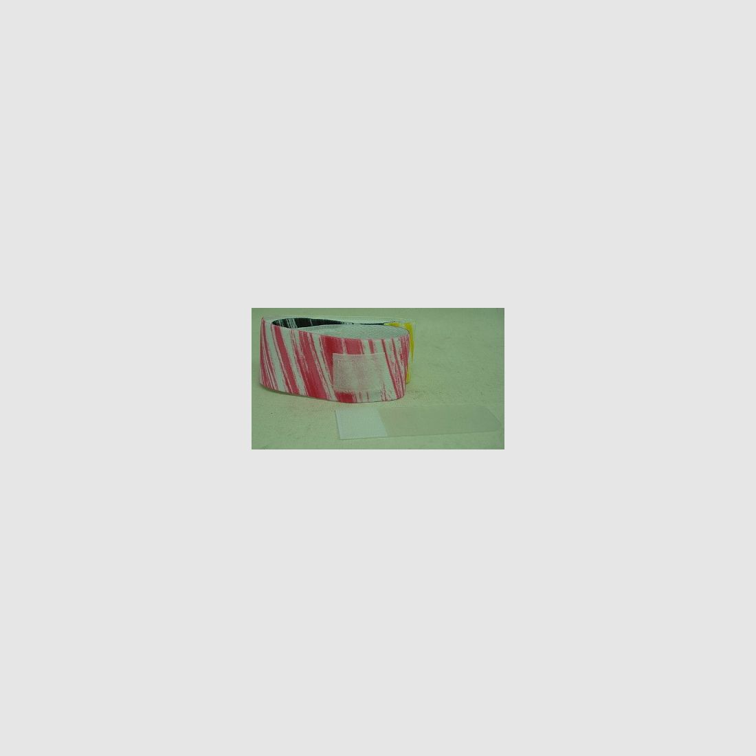 Stirnband m. Klett-Augenklappe - schwarz/rot/gelb auf weiß