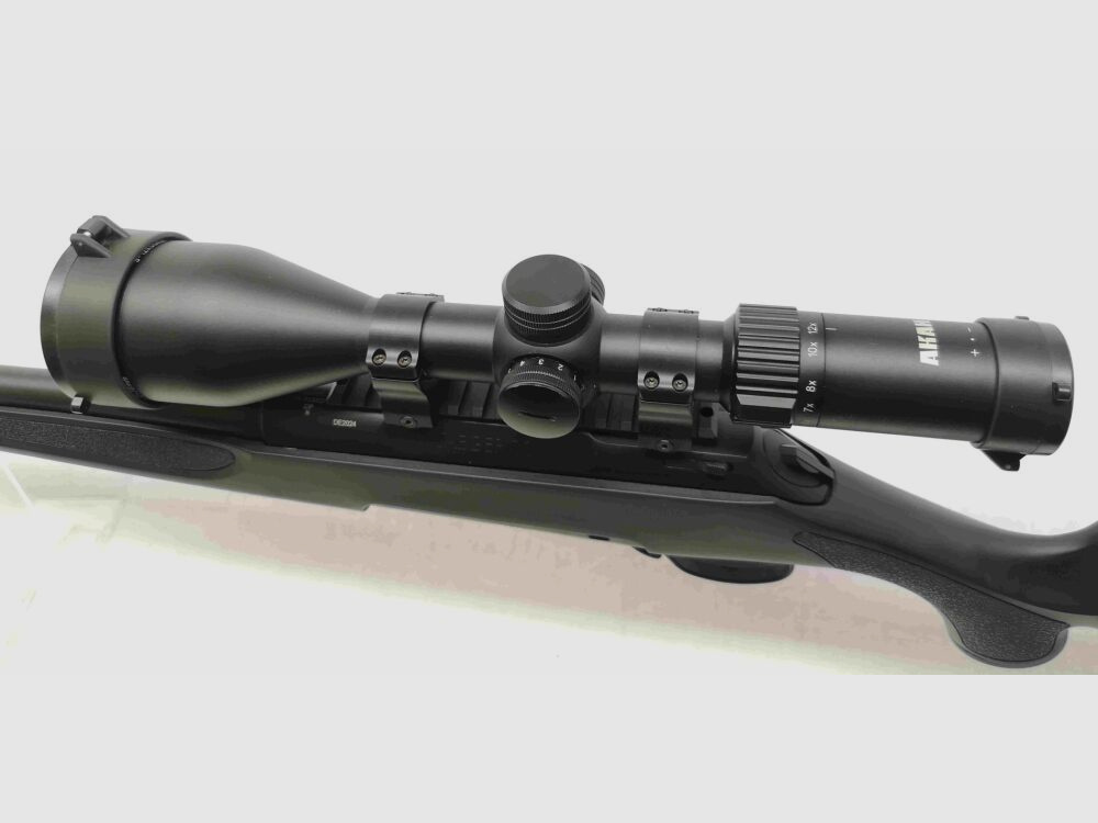 Haenel Jäger 10 Varmint con ottica AKAH e filettatura della volata