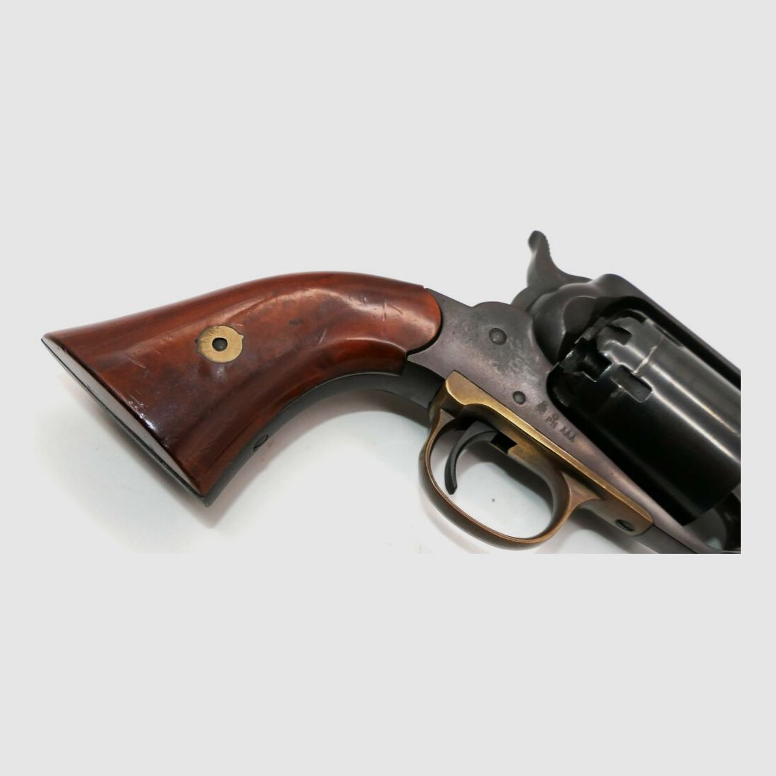 Revólver de percusión Hege Uberti Modelo 1858 Nuevo Ejército, calibre .44, cañón de 8 pulgadas.