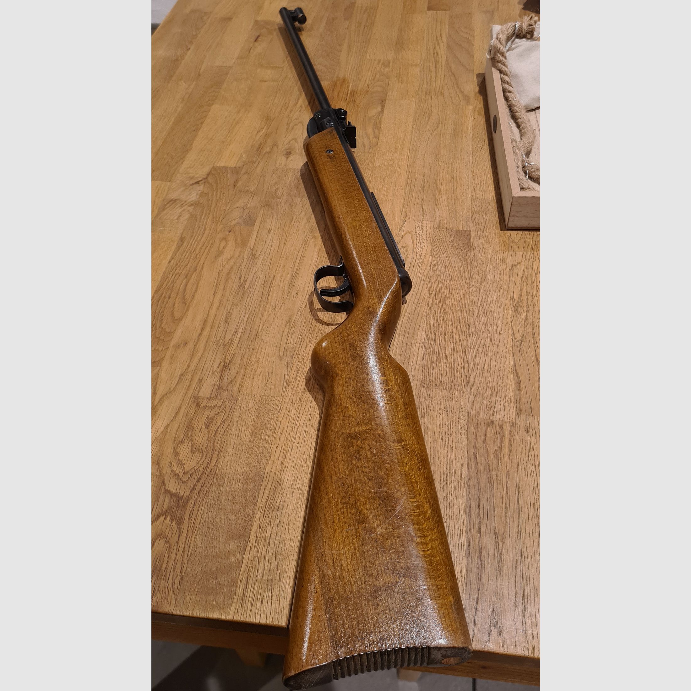 Carabina de aire Diana con marca F calibre 4.5