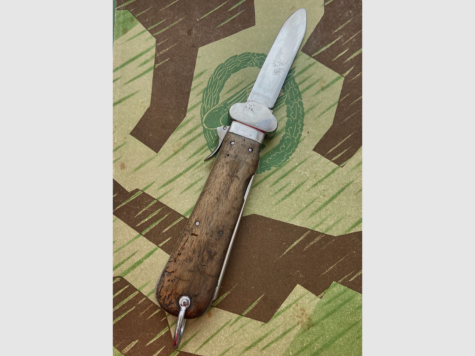 Flieger-Kappmesser der Deutschen Luftwaffe aus dem 2. Weltkrieg; 1. Modell - nicht zerlegbar, mit Fangschnur