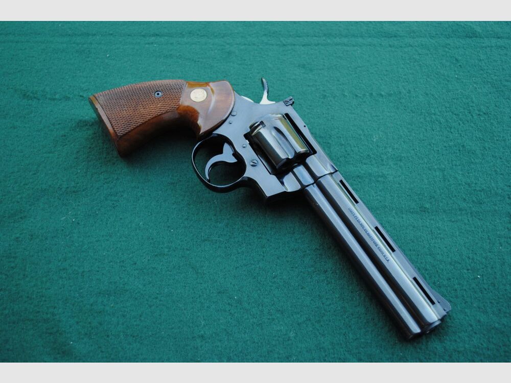 Colt Python, prova 74, lunghezza canna 6", impugnature originali, mai sparato