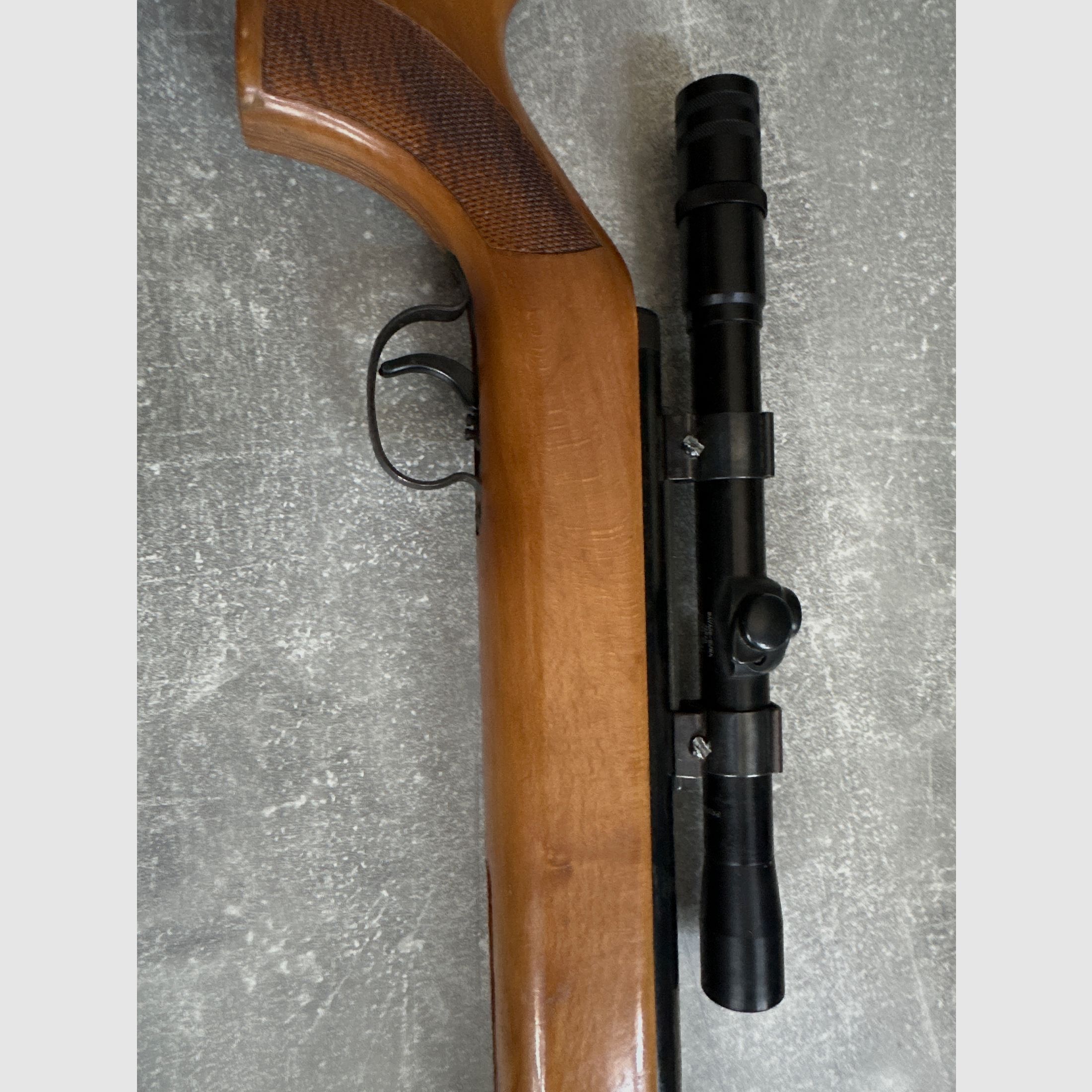 Diana wiatrówka model 35 kal. 4,5 mm bez oznaczenia F, ponieważ wyprodukowana przed 1970 rokiem!! Super stan!