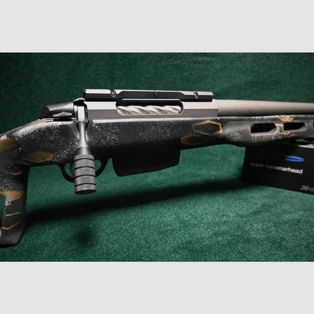 Tikka Roughtech dans la crosse de fusil allemande