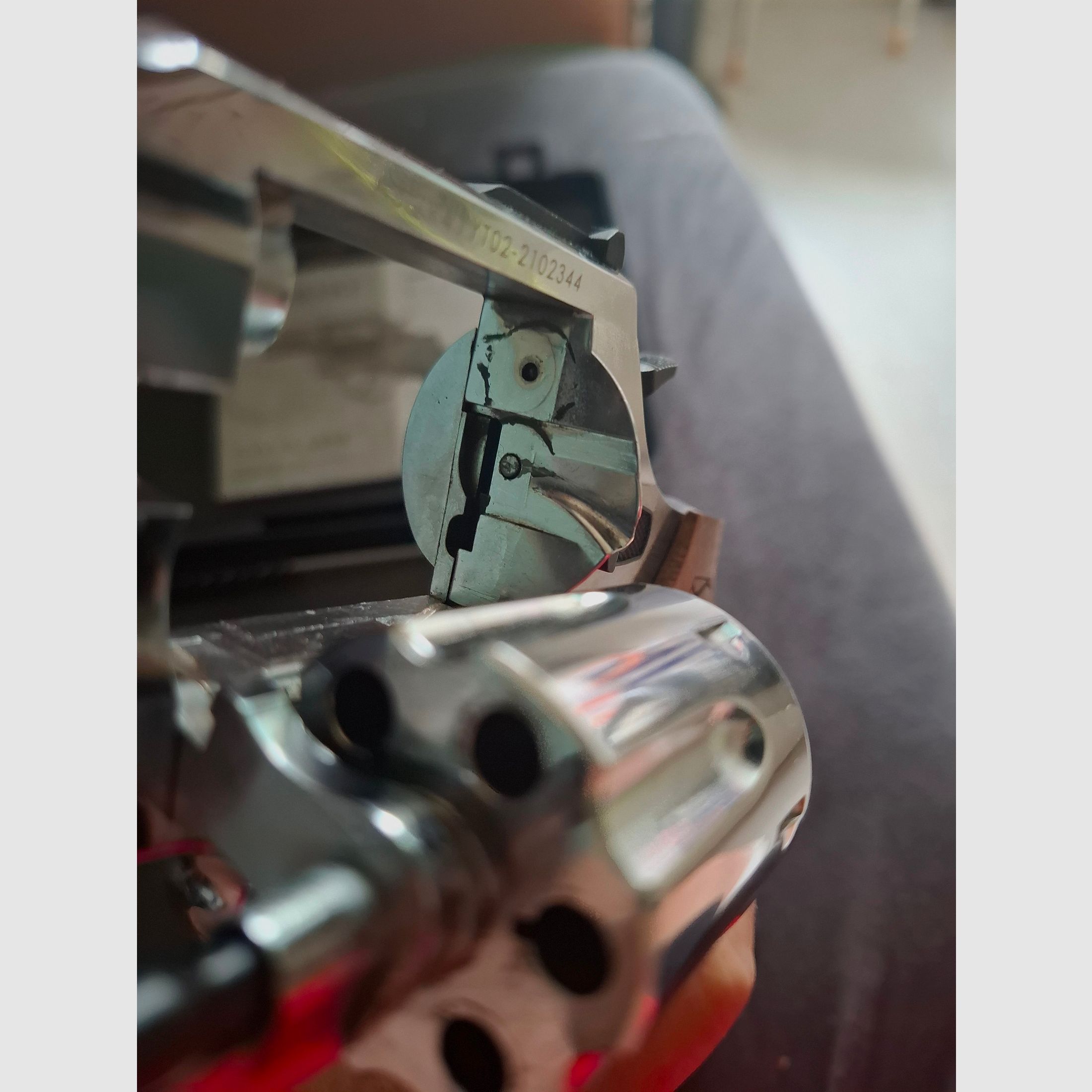 Zoraki R1  2,5" Chrom 9mm RK mit Echtholzgriffschalen plus schwarze Combat Griffschalen
