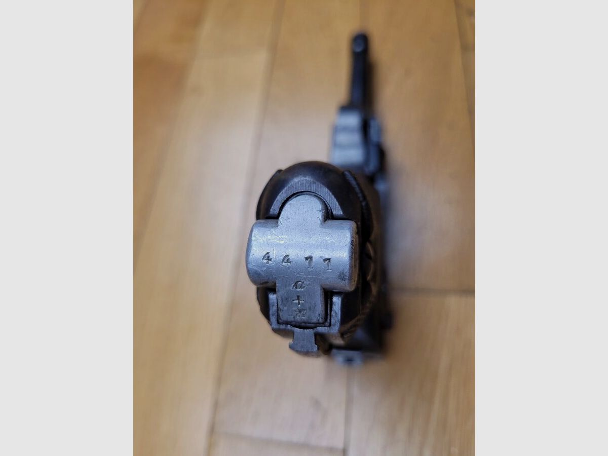 Sehr schöner Luger P08 – Herstellung „S/42“ von Mauser im Jahr 1937 – vollständig monomatrikuliert bis zum Magazin – Verstärkter Rahmen nach 1936 – Präzise im Schuss – TBE+, Bild 7 von 20