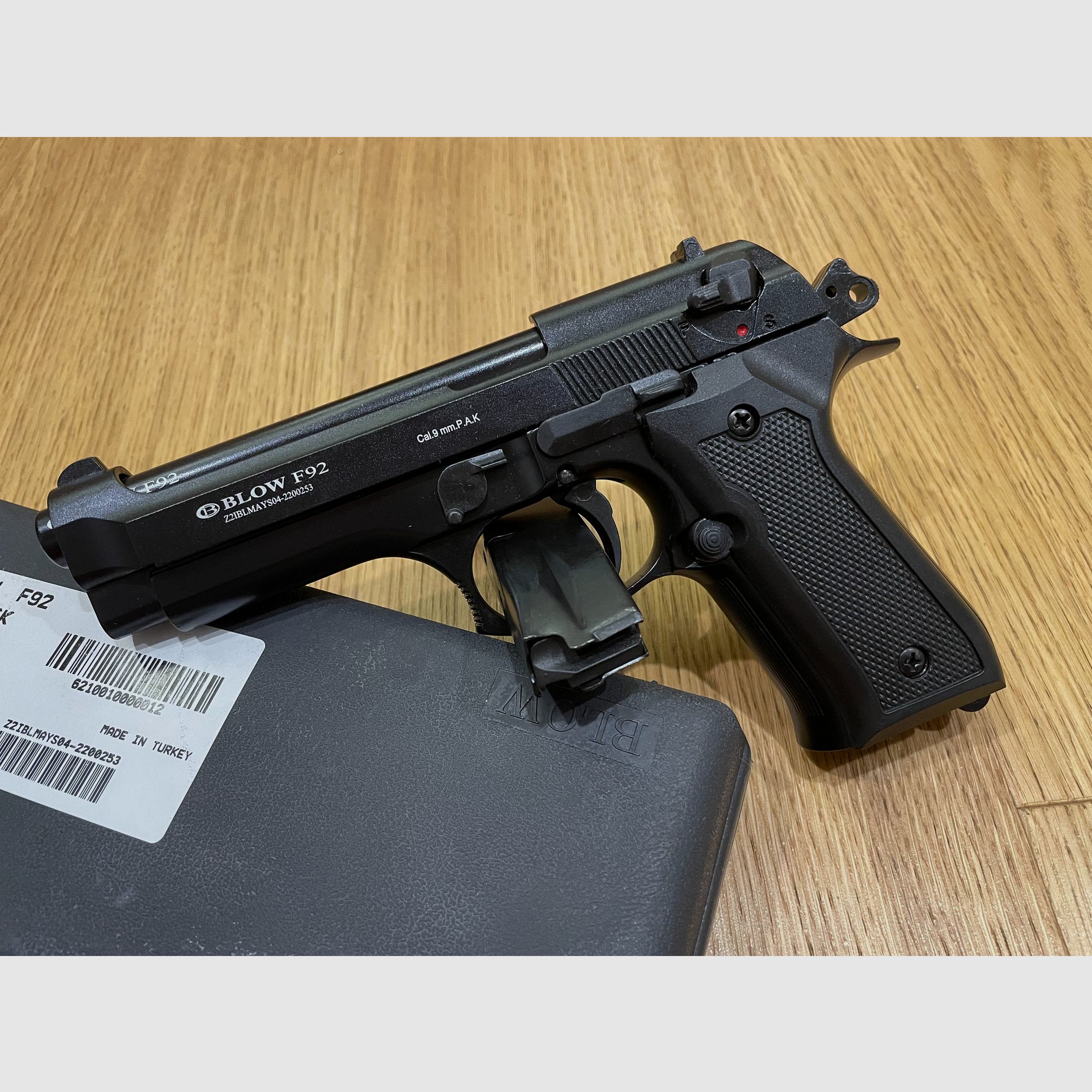 BLOW F92 Black / Black – 9 mm P.A.K. / Beretta 92F replica / Replica – EU-wide shipping / EU-wide shipping, image 1 of 4